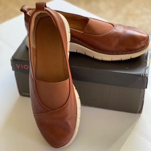 Vionic Linden Slip-On Loafer 9W
